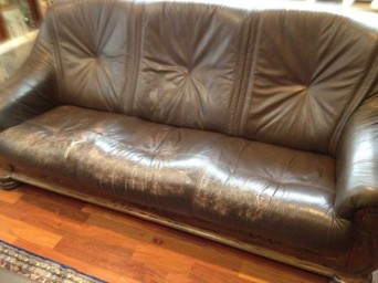 オランダ製　木枠のソファーのキズスレ・破れの修理+染め直し修理で綺麗に！！