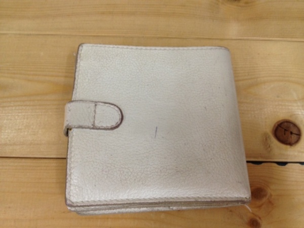 イルビゾンテ ホワイト 二つ折り 財布 クリーニング | 革製品修理なら革研究所