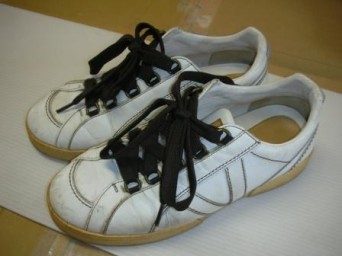 《LOUIS VUITTON》 革靴　白　染め直し、スレ補修