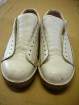 《Danner》革靴施工　白　染め直し、スレキズ補修