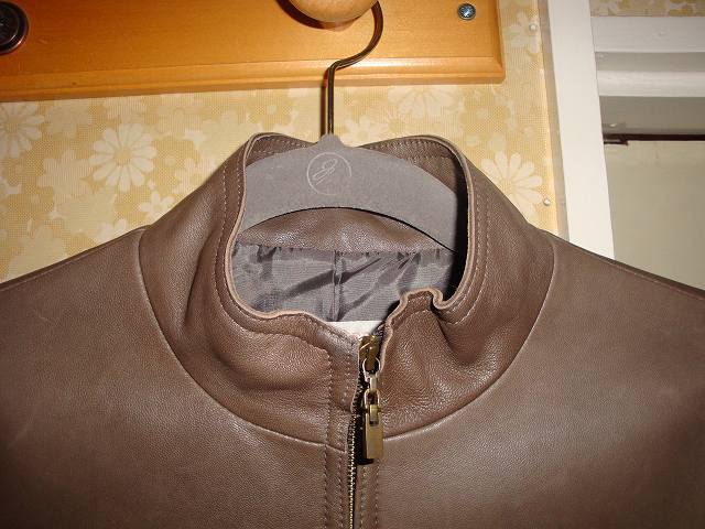 レザージャケットの襟部分のリメイク